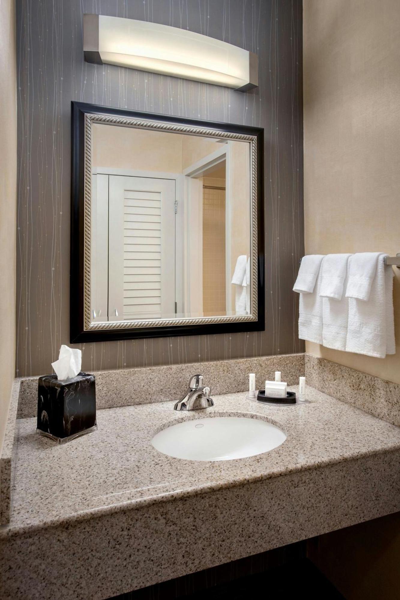 Courtyard By Marriott Hartford Windsor Airport Otel Dış mekan fotoğraf