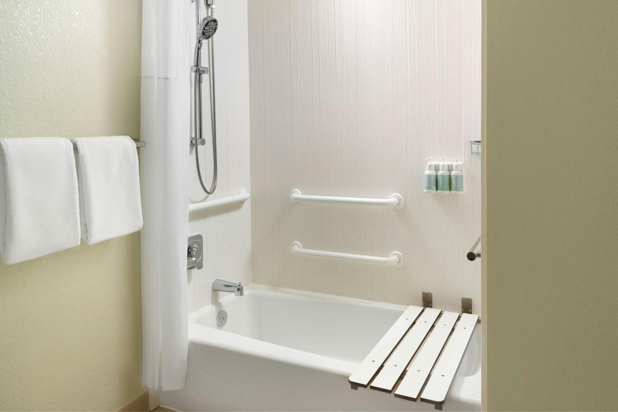 Courtyard By Marriott Hartford Windsor Airport Otel Dış mekan fotoğraf